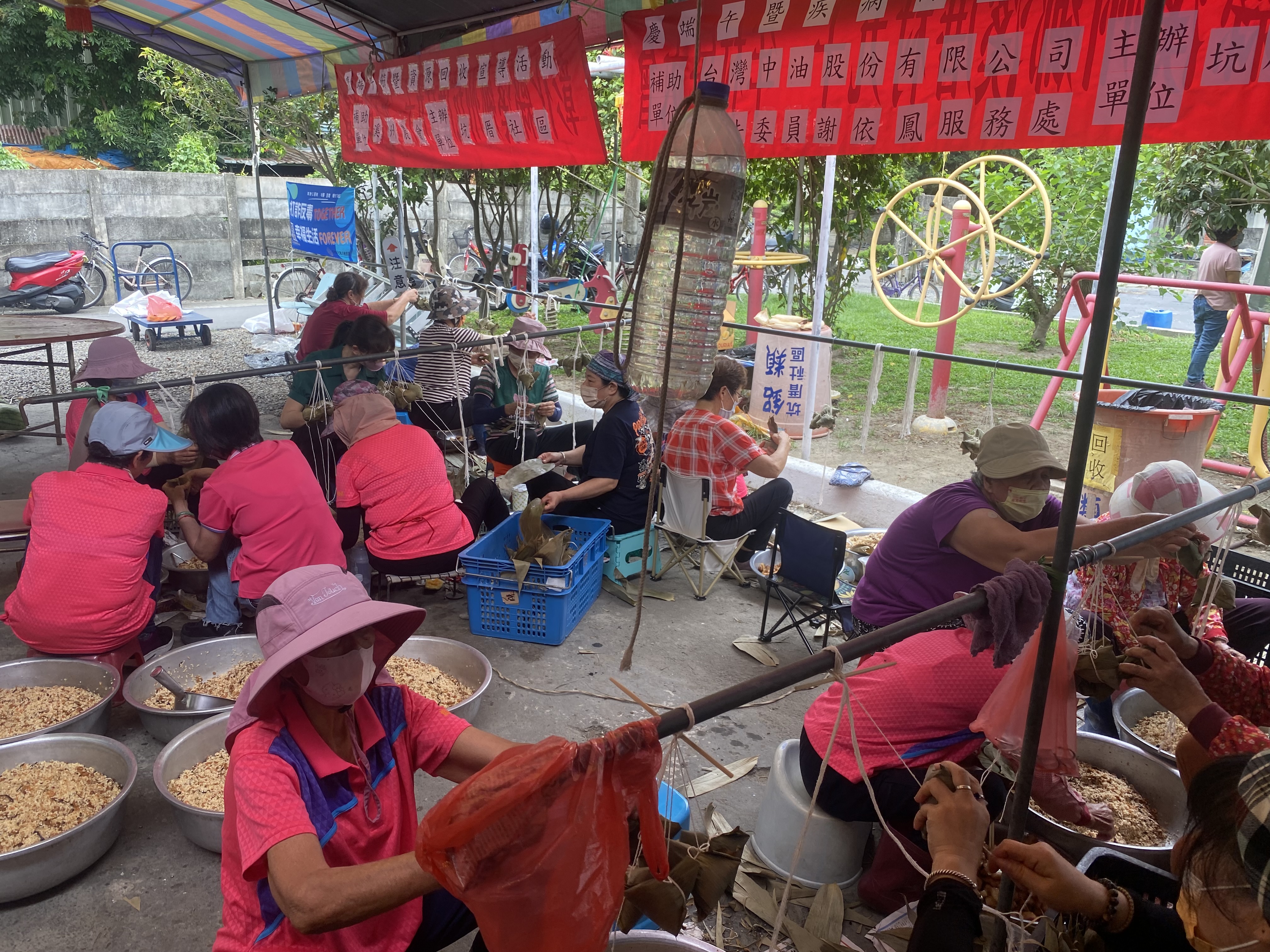 社區包粽現場